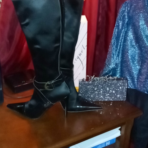 Boots - Picture 2 of 7